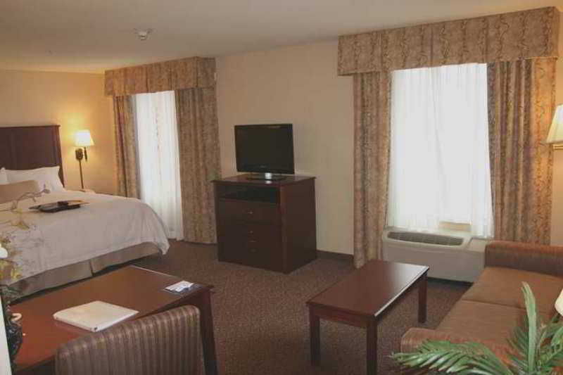Hampton Inn & Suites West Bend Room photo